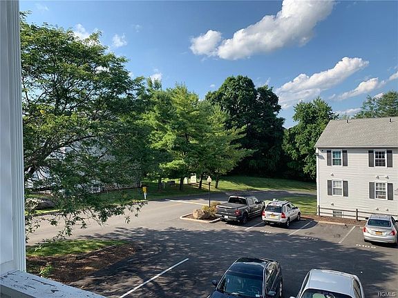 4th image of 3 Lexington Hl Unit 9