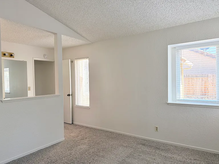 950 Spyglass Ct — Photo 11