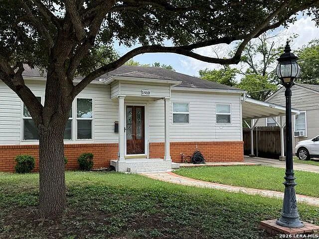 2 bed, 1.0 bath, 1152 sqft, $1,495 — Photo 2