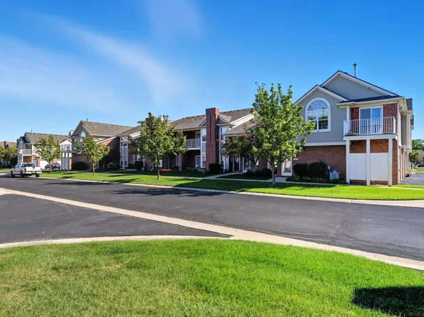 2084 Leighton Dr, Shelby Township, MI 48317
