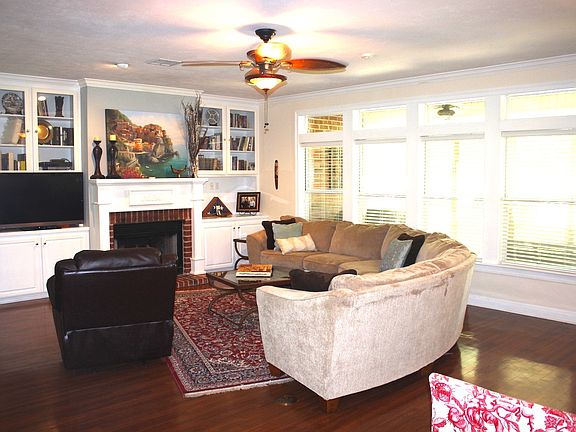 3rd image of 2423 Bon Ton Dr