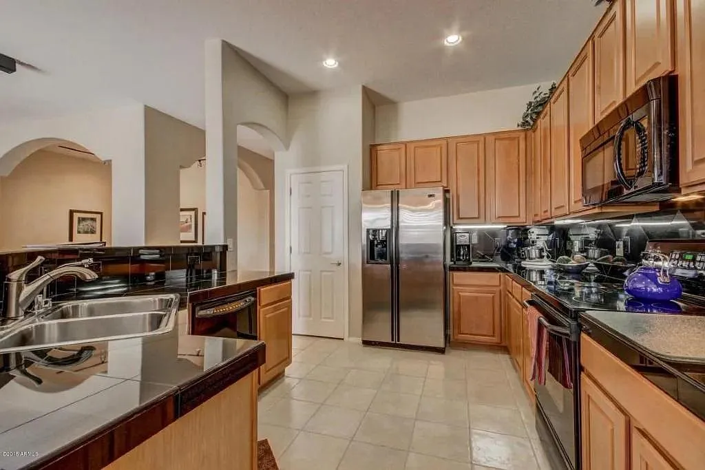 3 bed, 2208 sqft, $2,500 — Photo 1