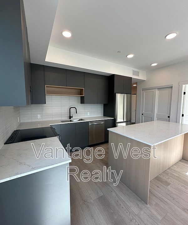 1st image of 620 Coronation Ave #605
