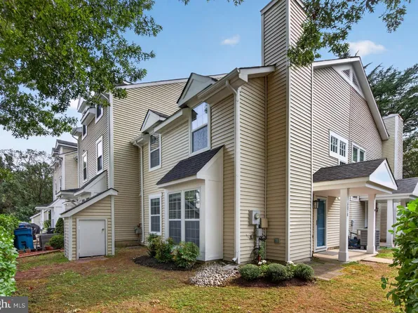 6078 Netherton St, Centreville, VA 20120