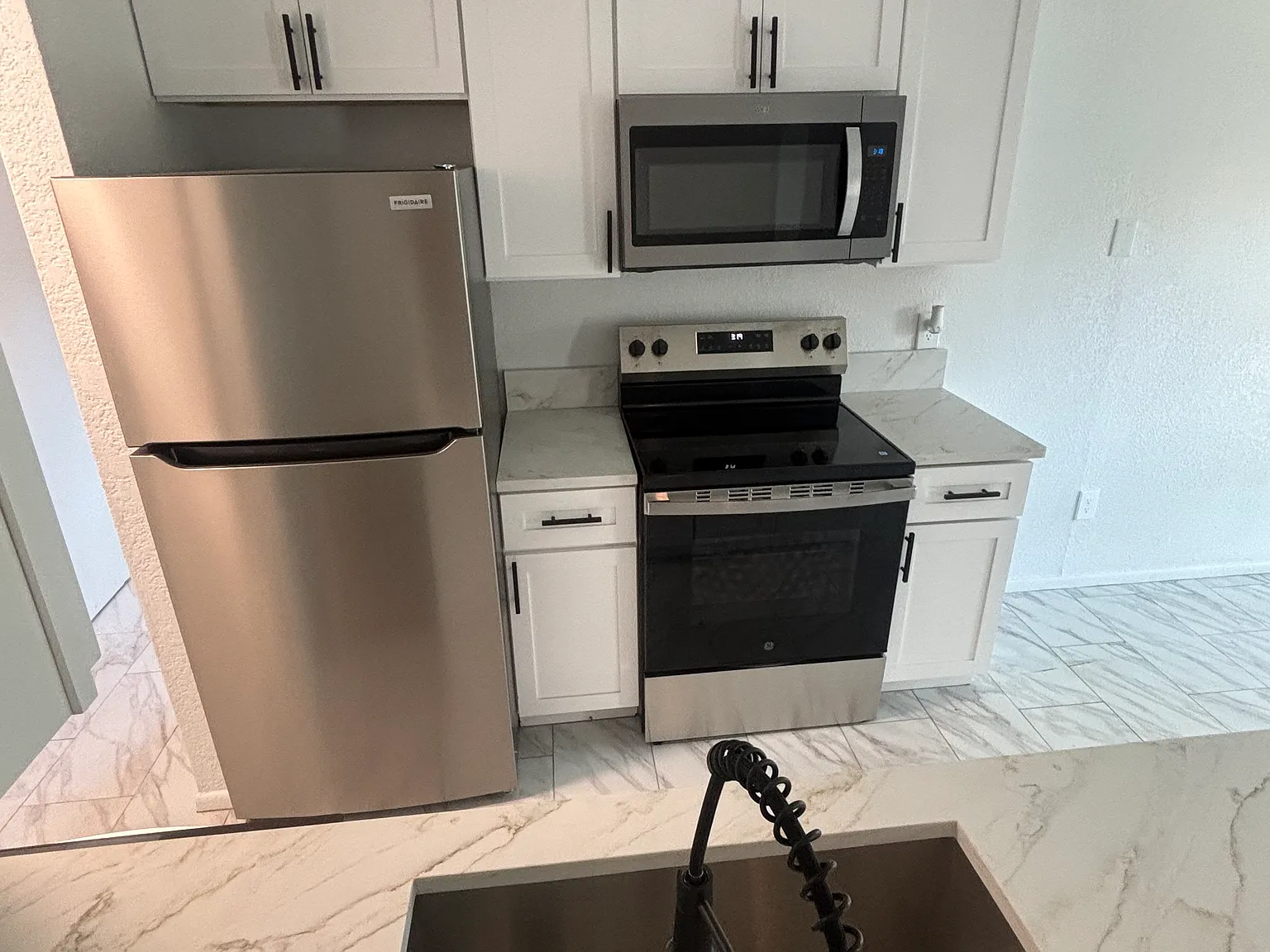 5 bed, 1926 sqft, $2,750 — Photo 2