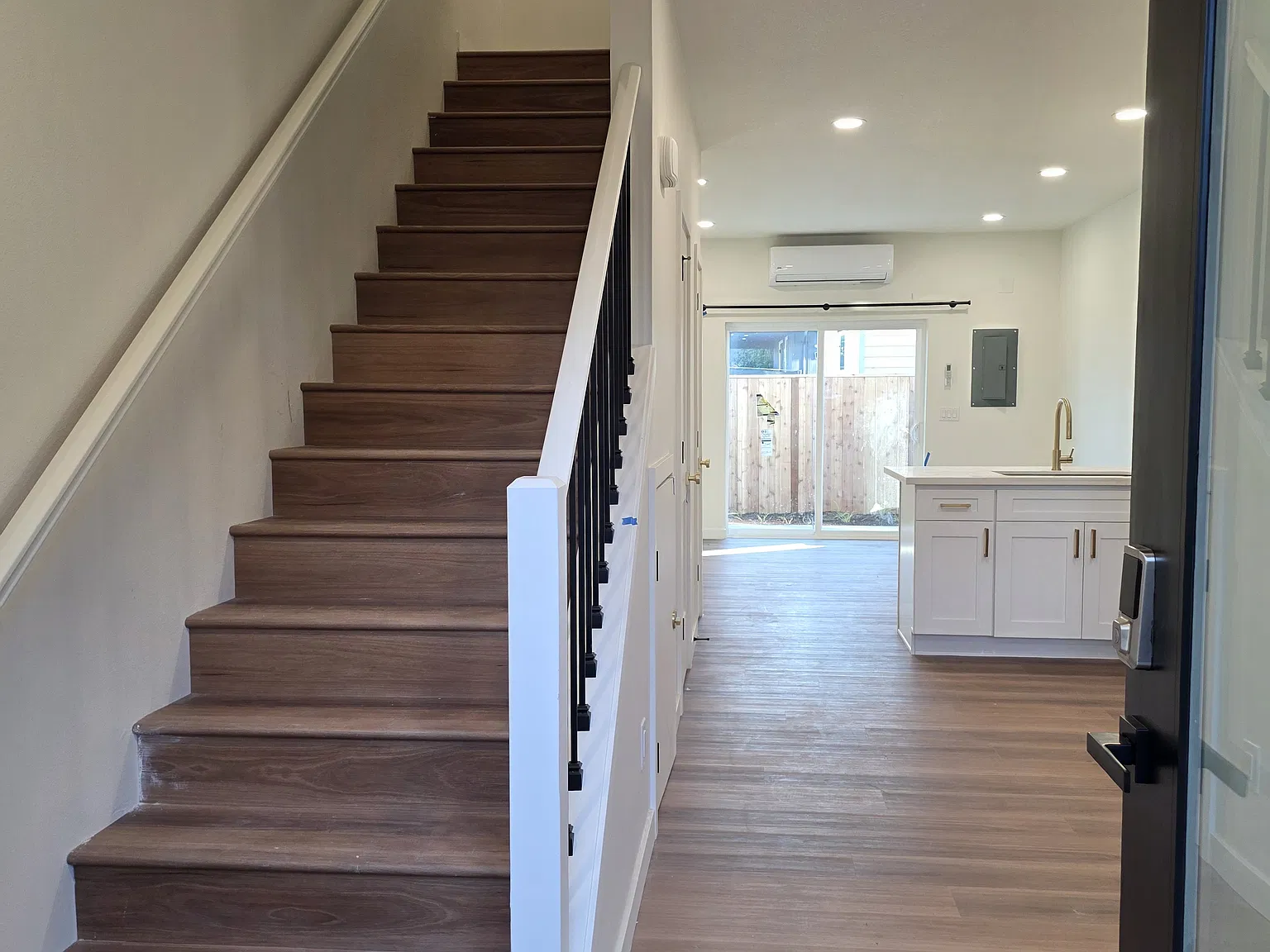 2 bed, 2.5 bath, 1050 sqft, $2,795 — Photo 3