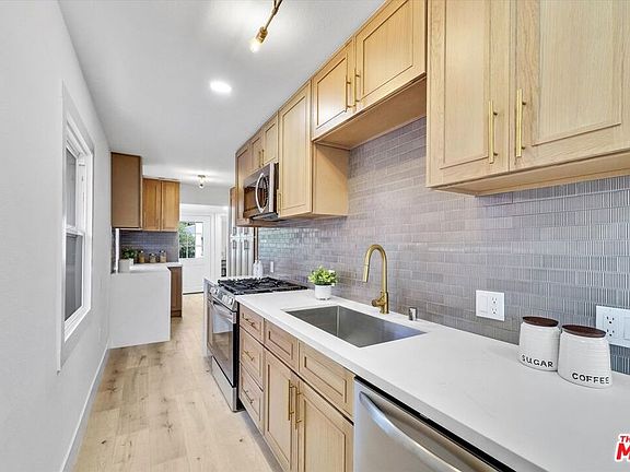 4th image of 95 E Louise Street
