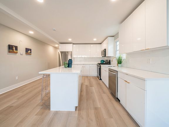5th image of 203 Hopkins Ave #2