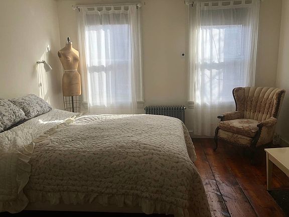 4th image of 582 Driggs Ave #2