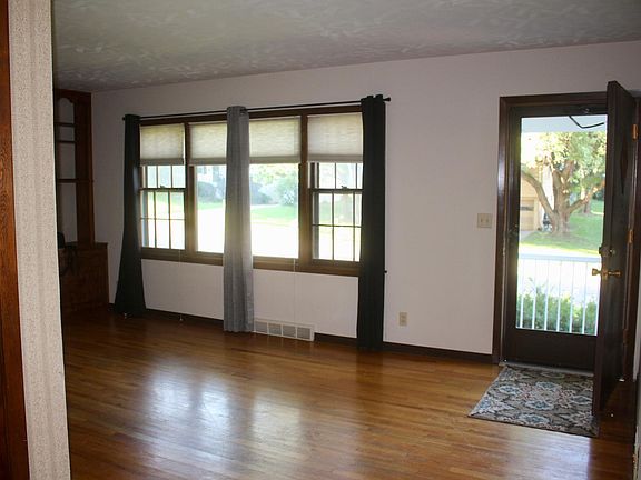2nd image of 9803 Nina St