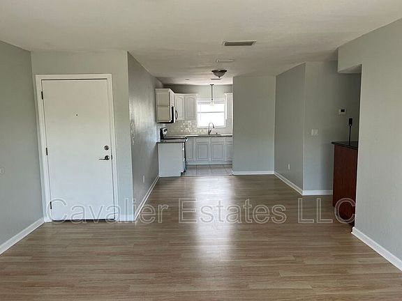 3rd image of 7210 N Manhattan Ave APT 2121