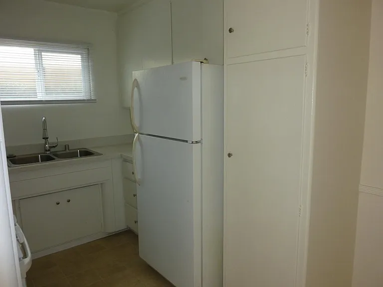 15219 S Normandie Ave #11 — Photo 4
