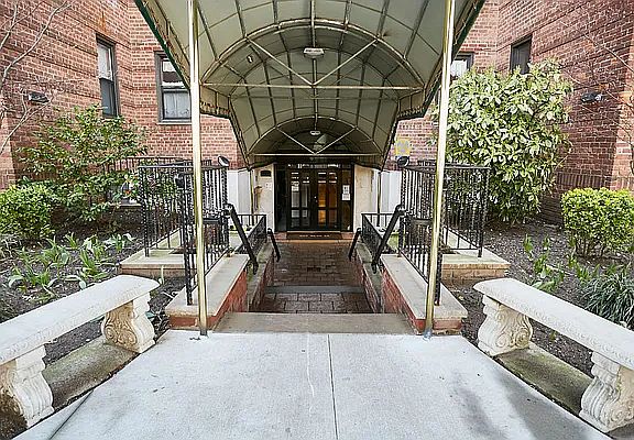 2nd image of 302 96th St APT 6U