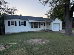 1909 Hart Ave, Dodge City, KS 67801