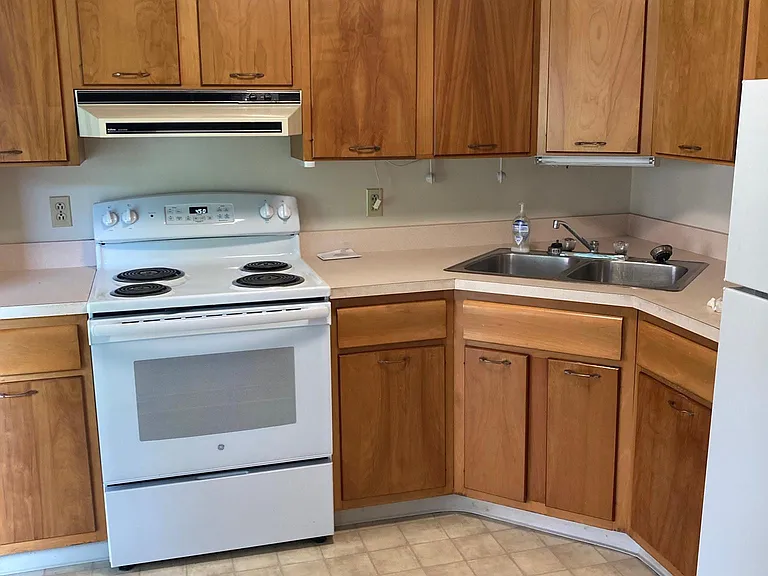 302 Kenwood Ave #1 — Photo 3