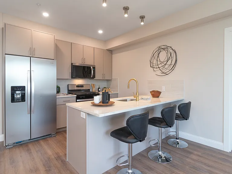 Lakeview Apartments — Photo 9