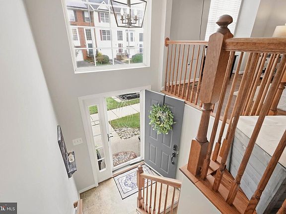 3rd image of 211 Harpers Way