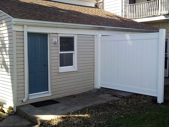Back porch of 2 bedroom