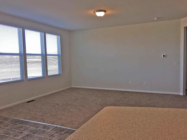 582 Ivyland St — Photo 7
