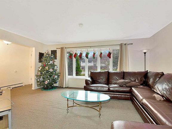 4th image of 36 Ontario St