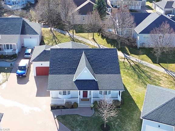 3rd image of 285 Silverbirch Blvd
