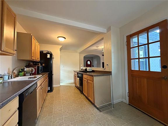 5th image of 2714 Broad St
