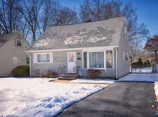 32 Central Ave, Pompton Lakes, NJ