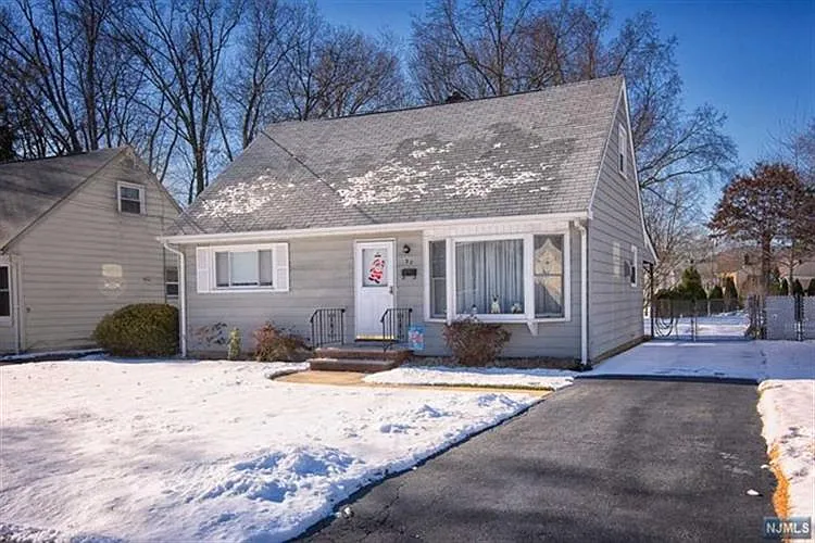 32 Central Ave photo 1