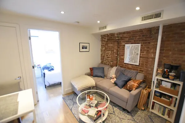 Rented by REAL New York | media 25