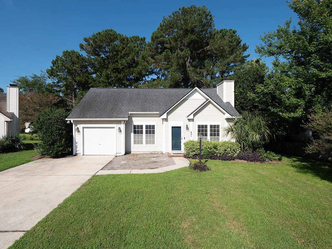 3 bed, 2.0 bath, 1300 sqft, $3,500 — Photo 3