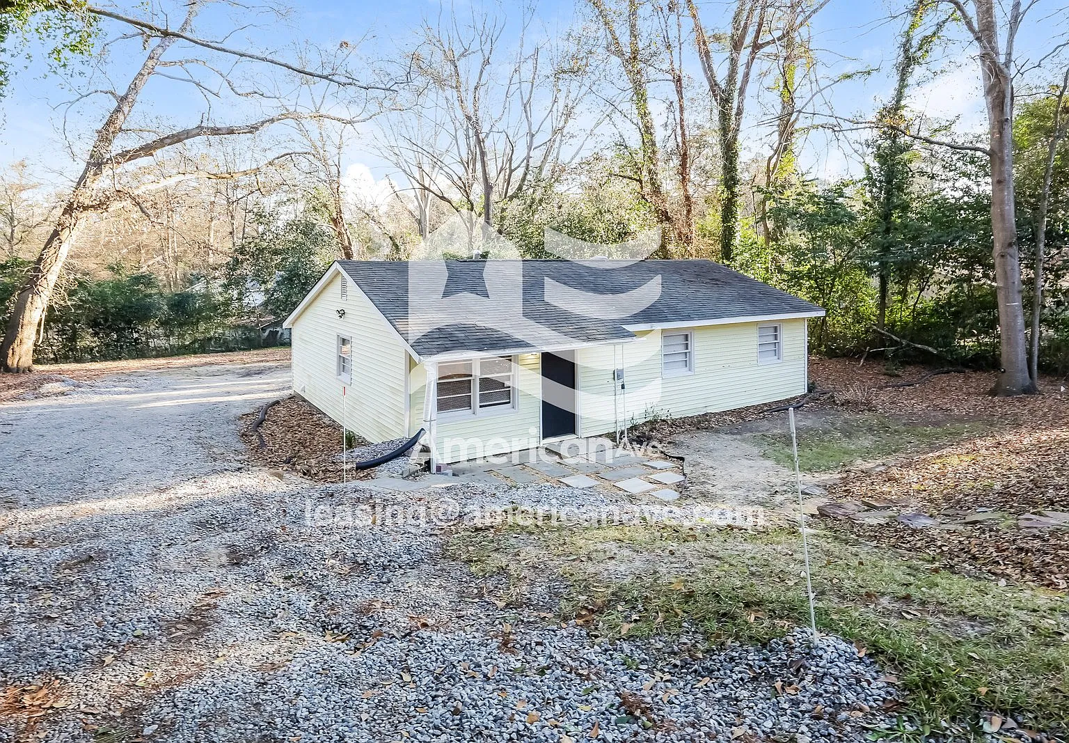 3 bed, 1.0 bath, 922 sqft, $1,150 — Photo 1