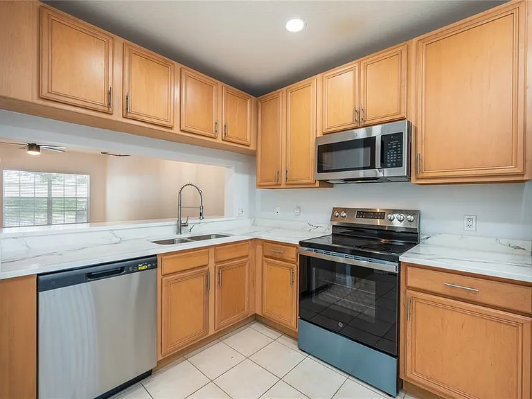 1150 Vineland Pl — Photo 13