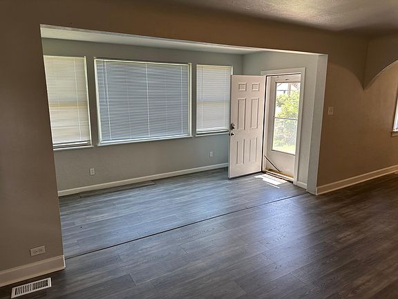 2nd image of 501 S Navajo St