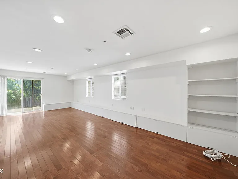 3302 Community Ave — Photo 29
