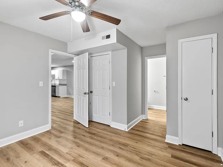Pineview Apartments — Photo 28