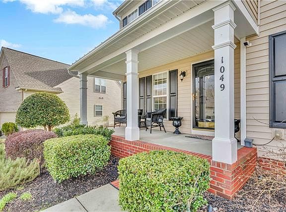 4th image of 1049 Victoria Blake Ln