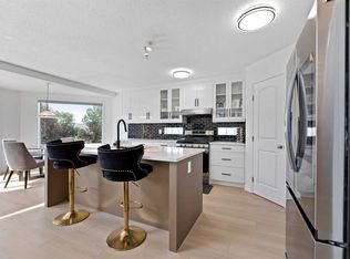 7 NE Country Hills Park NW, Calgary, AB T3K5C8