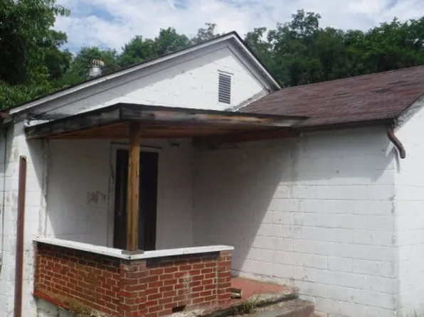 165 Toledo St, Bluefield, VA 24605