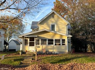 1256 Vine St, Coshocton, OH 43812