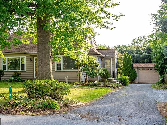 2nd image of 14 Crest Ave