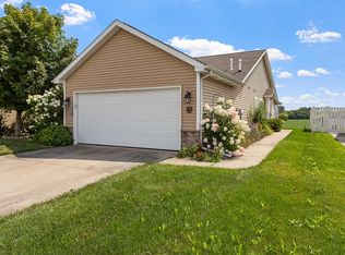 10557 Maine Dr, Crown Point, IN 46307