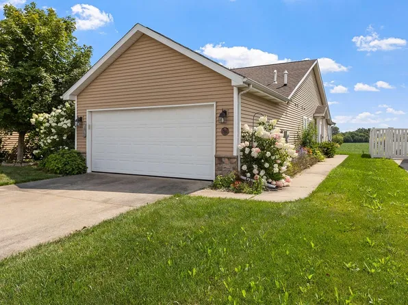 10557 Maine Dr, Crown Point, IN 46307