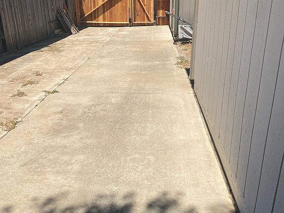 3rd image of 4268 Brisbane Cir