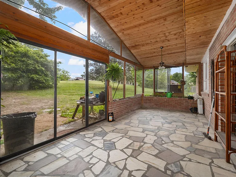 2209 King College Rd — Photo 15