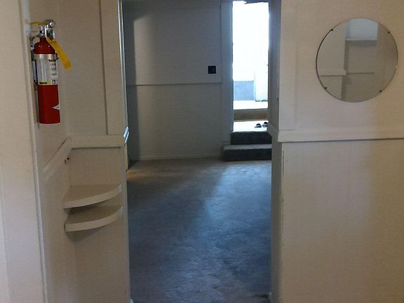 3rd image of 701 N Woodlawn Ave