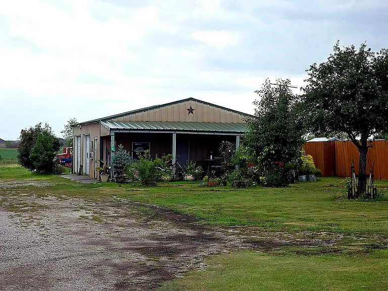 510 E Cook St — Photo 2