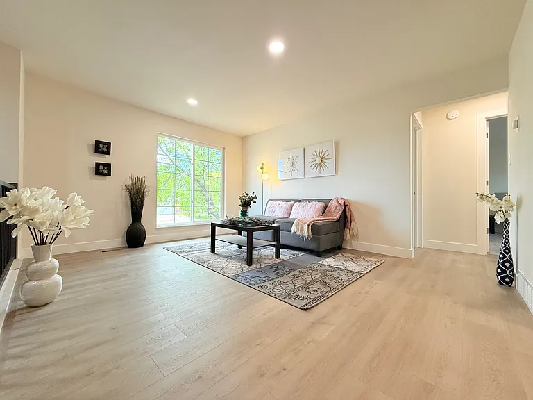 4770 Newton Dr — Photo 4