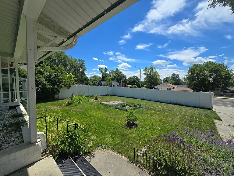 1005 Rimrock Rd — Photo 2