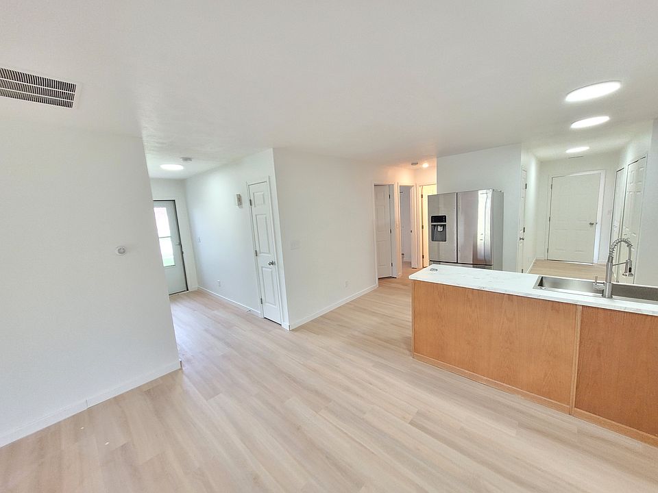 1st image of 210-212 Westhaven Dr #210