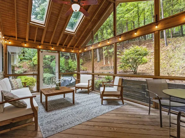 108 Rhododendron Ct, Chapel Hill, NC 27517